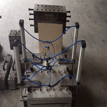 Dado mold